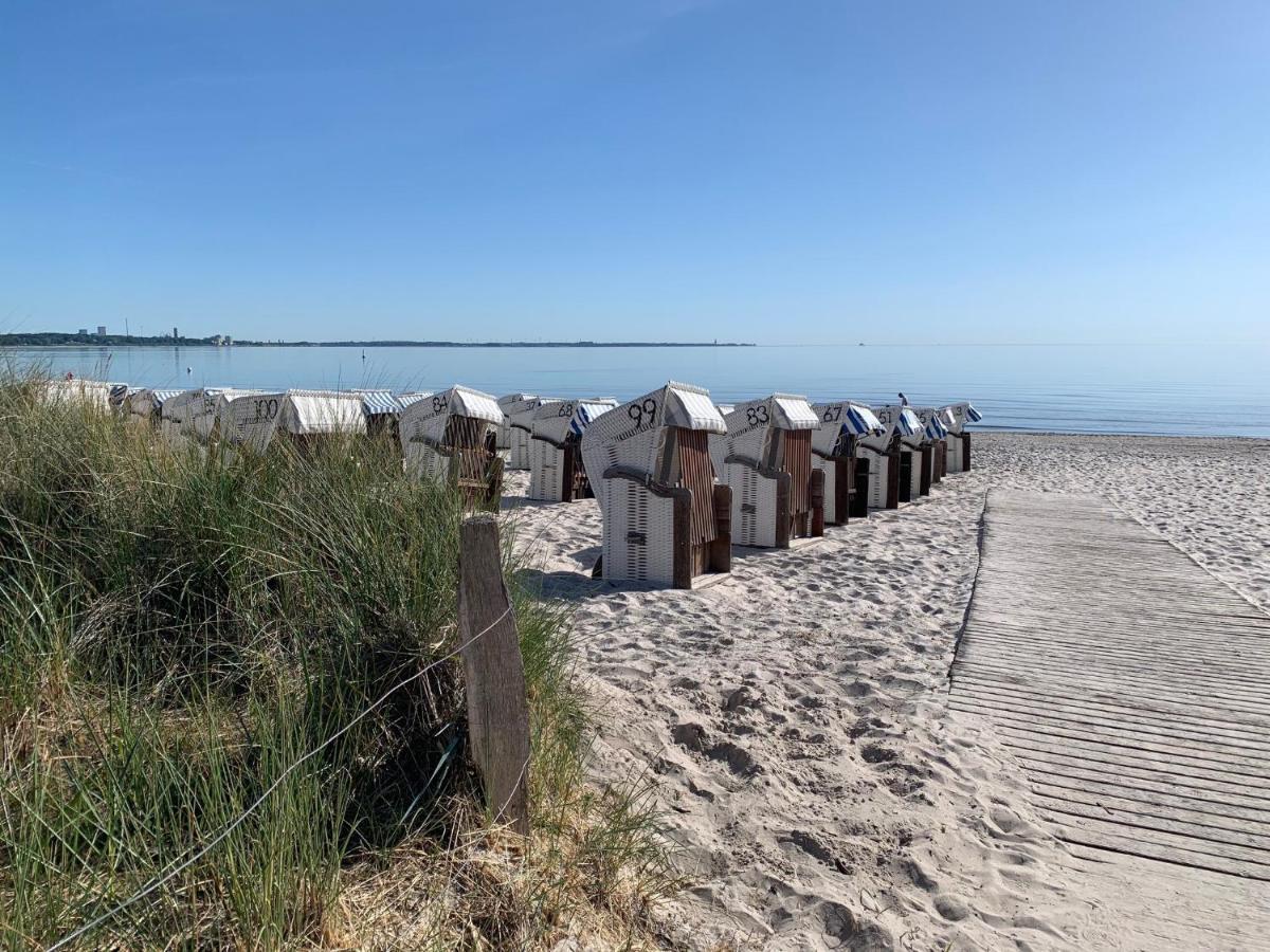 Happy Place Mit Sonnen-Balkon Und Stellplatz Nur 400 M Zum Strand Scharbeutz Exterior foto
